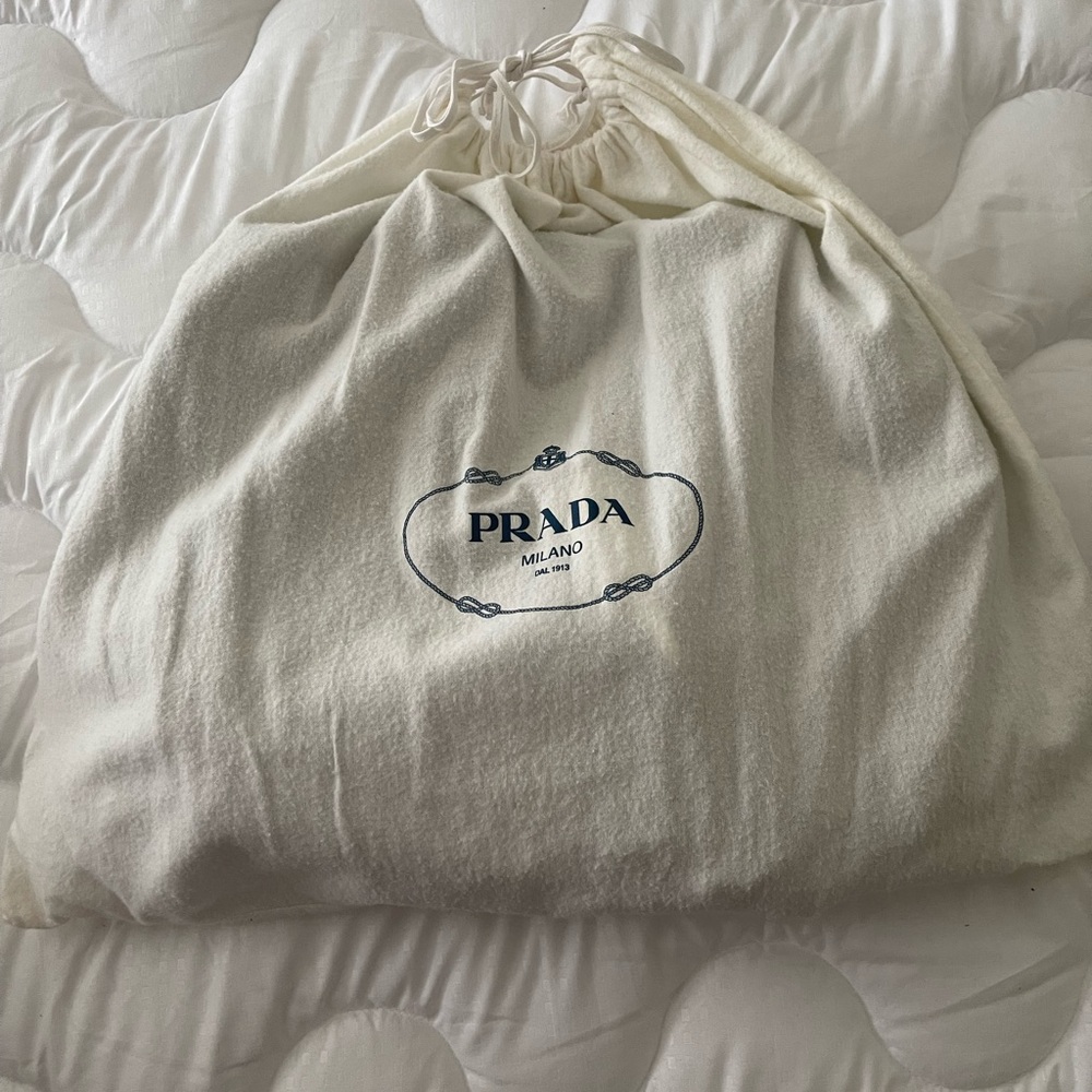 Prada original poco uso como nueva - Picture 14 of 15